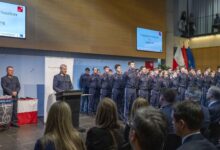 Landespolizeidirektor Mag. Helmut Tomac gratulierte den Aspirantinnen und Aspiranten zur abgeschlossenen Ausbildung und wünschte ihnen alles Gute für ihr weiteres berufliches Leben © Polizei Tirol